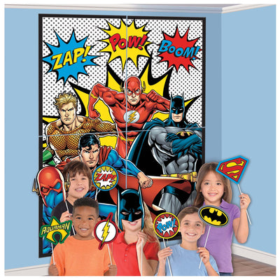 Justice League Heroes Unite™ Scene Setter® with 12Props - Premium Party Distribution